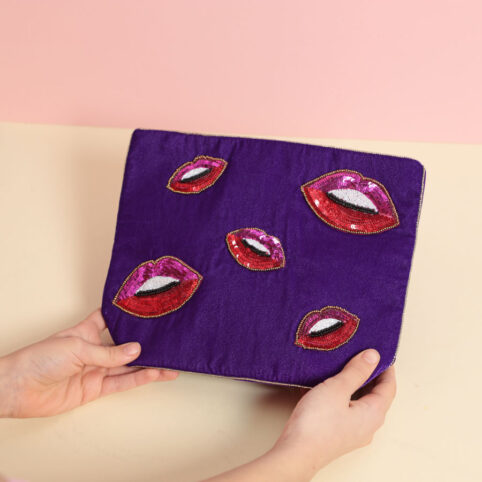 Velvet Wash Bag With a Lips Sequin Deisgn